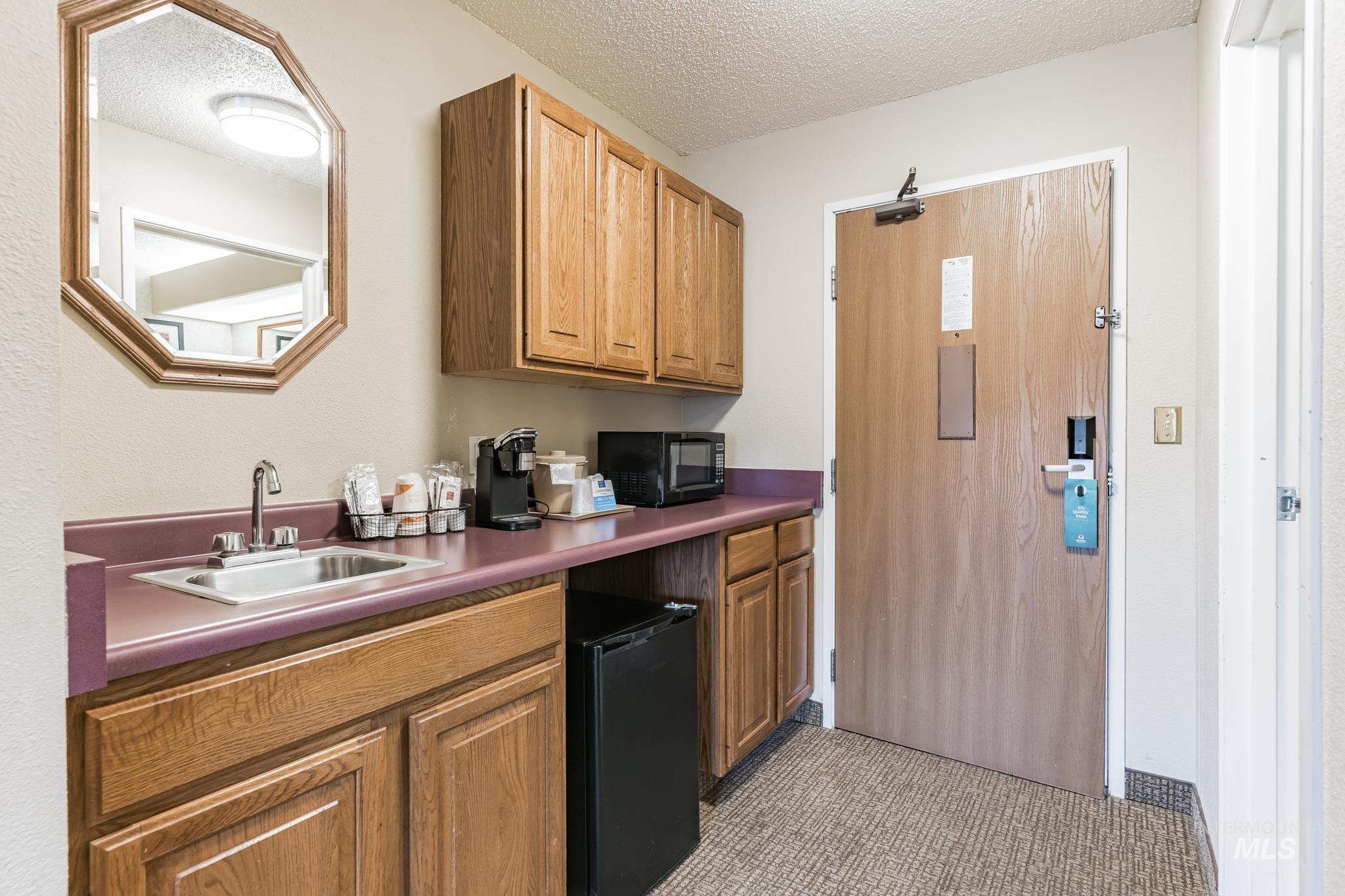 2128 8th Ave, Lewiston, Idaho 83501, 52 Rooms, Business/Commercial For Sale, Price $6,700,000,MLS 98935669