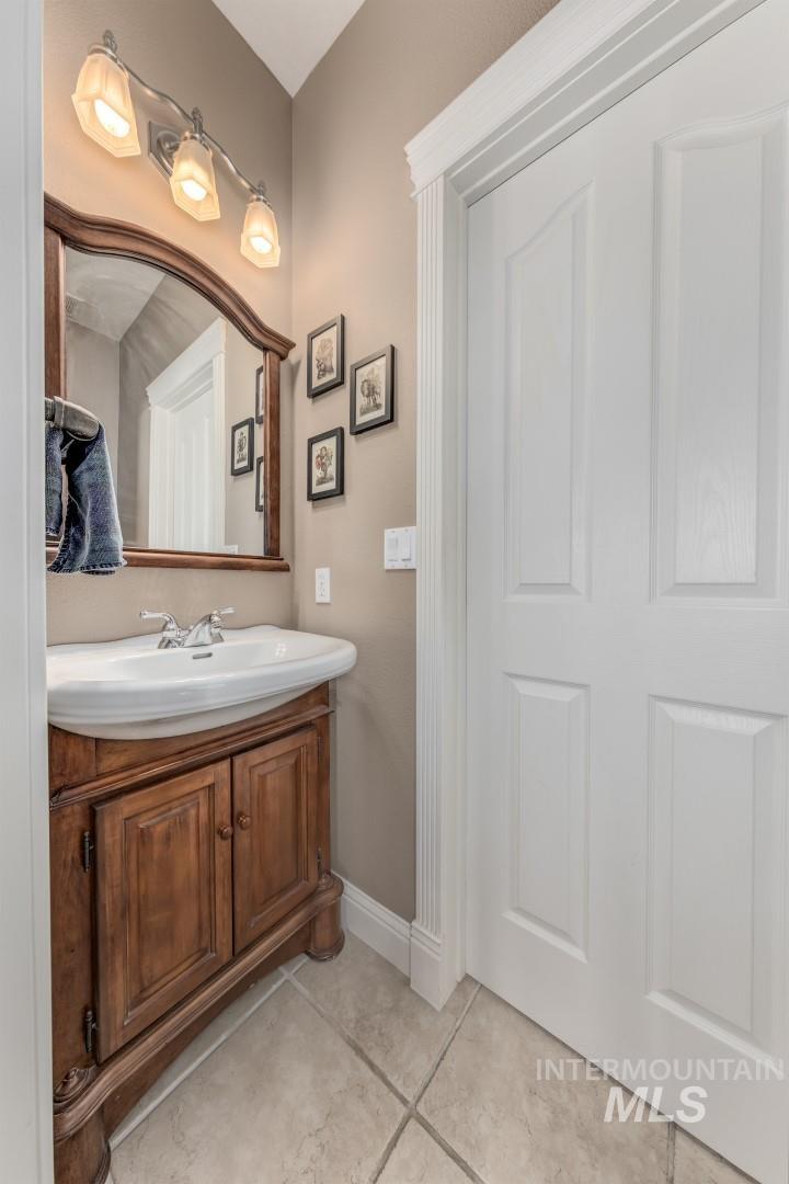 1280 SW 3rd Ave, Fruitland, Idaho 83619, 5 Bedrooms, 3.5 Bathrooms, Residential For Sale, Price $850,000, 98935999