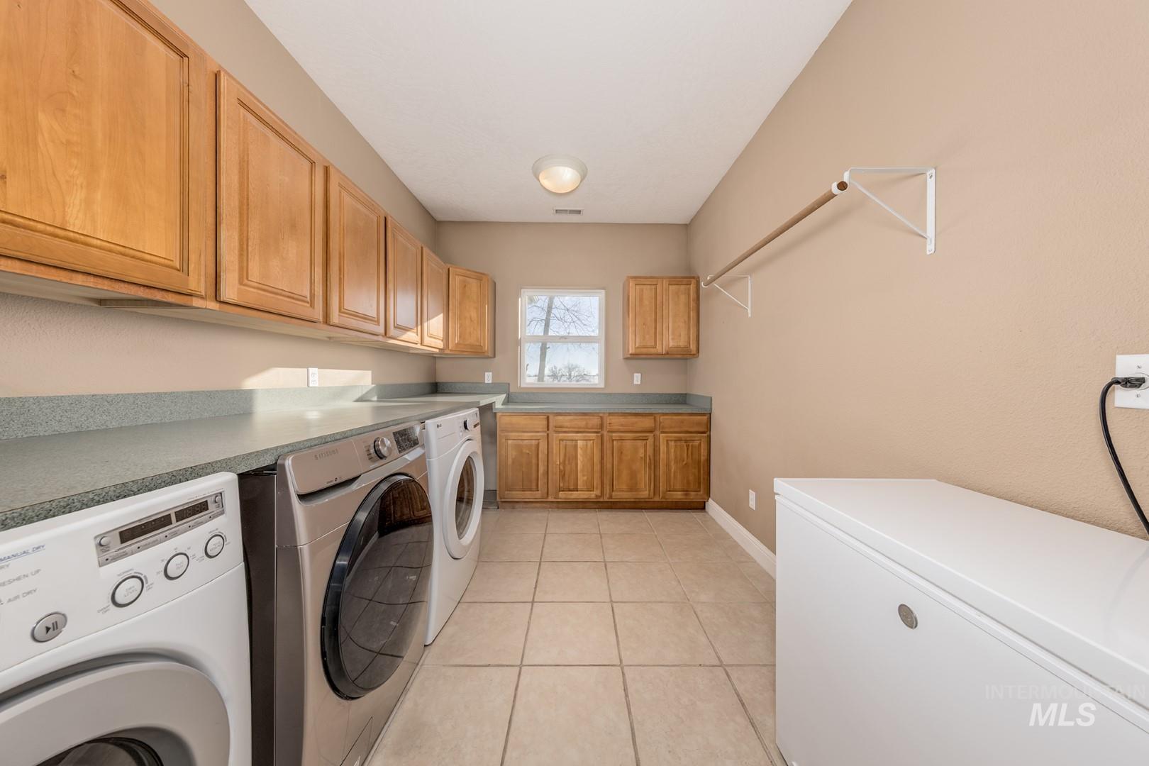 1280 SW 3rd Ave, Fruitland, Idaho 83619, 5 Bedrooms, 3.5 Bathrooms, Residential For Sale, Price $850,000, 98935999