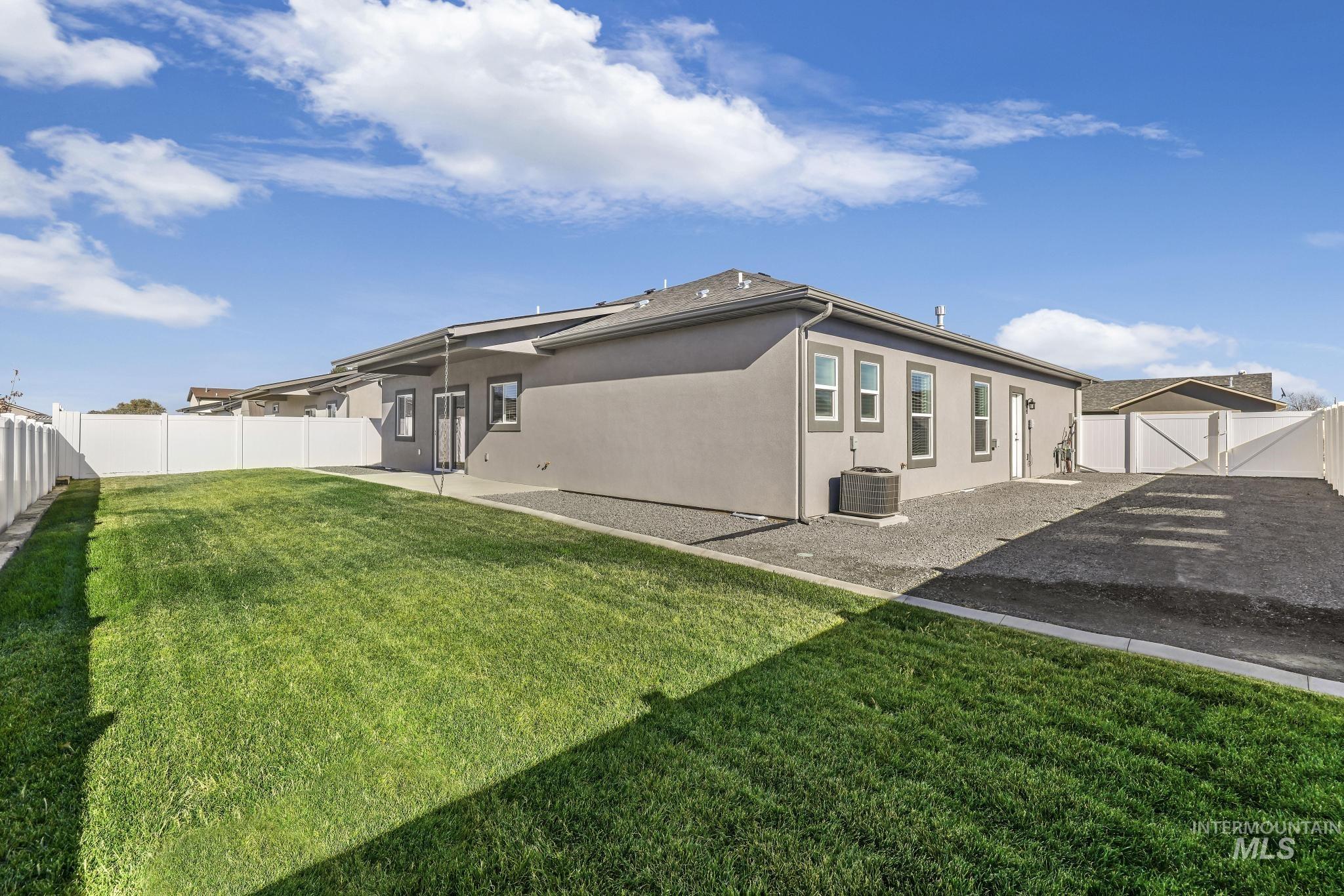 1376 Haizlee Way, Twin Falls, Idaho 83301, 3 Bedrooms, 2 Bathrooms, Residential For Sale, Price $429,900,MLS 98936022