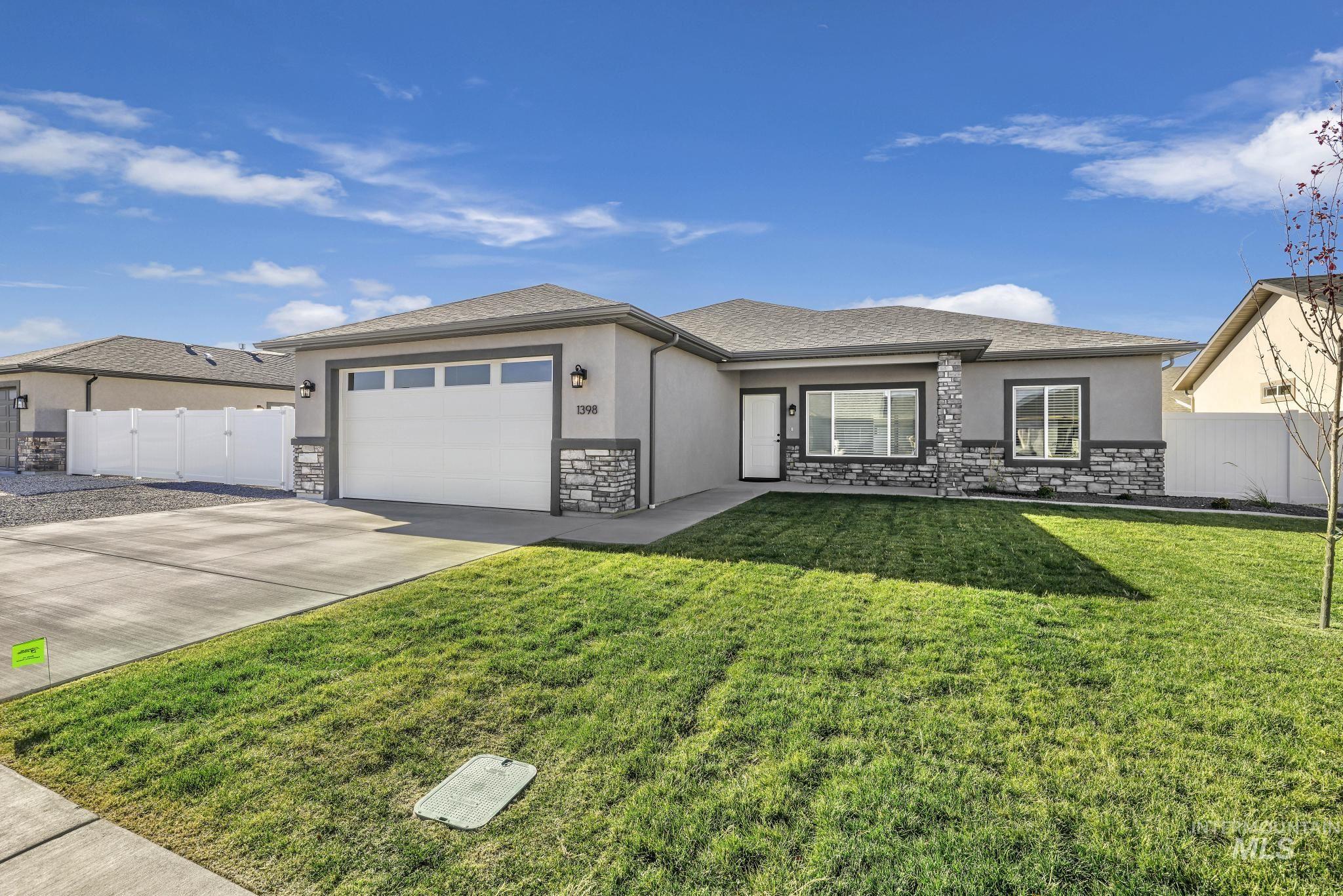 1376 Haizlee Way, Twin Falls, Idaho 83301, 3 Bedrooms, 2 Bathrooms, Residential For Sale, Price $429,900,MLS 98936022