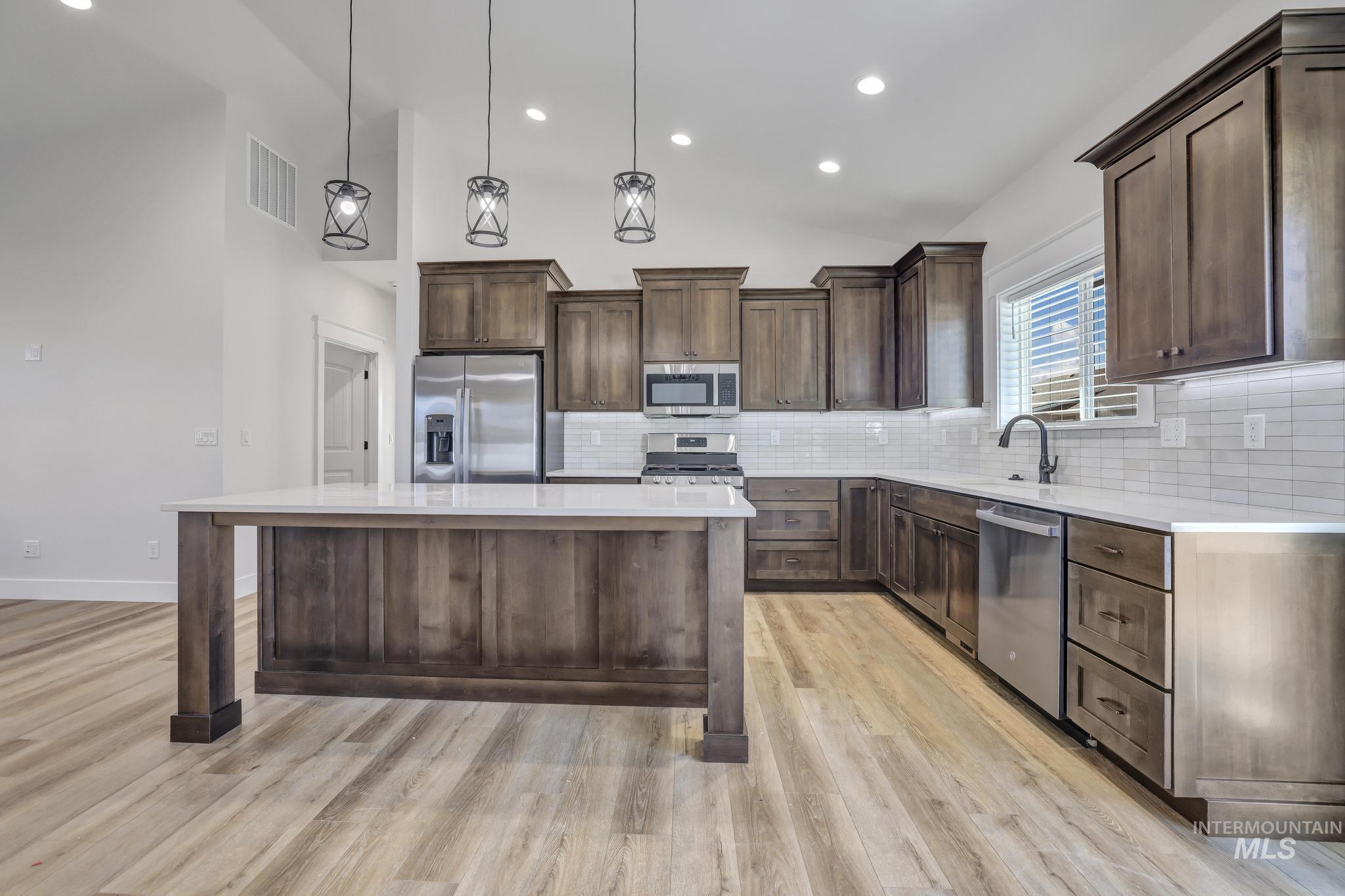 1376 Haizlee Way, Twin Falls, Idaho 83301, 3 Bedrooms, 2 Bathrooms, Residential For Sale, Price $429,900,MLS 98936022