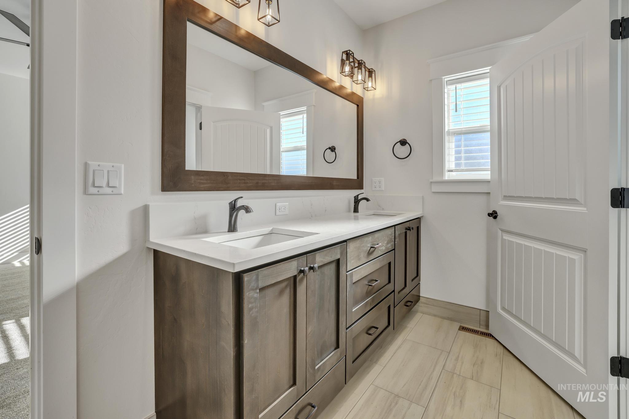 1376 Haizlee Way, Twin Falls, Idaho 83301, 3 Bedrooms, 2 Bathrooms, Residential For Sale, Price $429,900,MLS 98936022