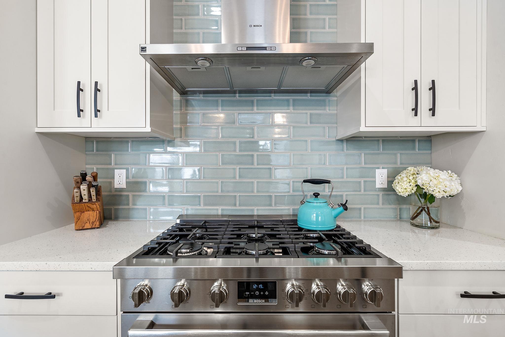 2550 W Iron Coop Street, Eagle, Idaho 83616, 3 Bedrooms, 2.5 Bathrooms, Residential For Sale, Price $650,000,MLS 98936302