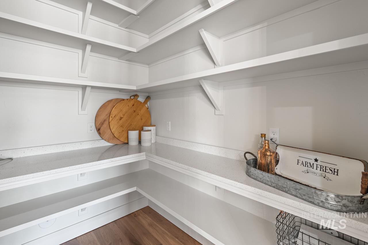 2550 W Iron Coop Street, Eagle, Idaho 83616, 3 Bedrooms, 2.5 Bathrooms, Residential For Sale, Price $650,000,MLS 98936302