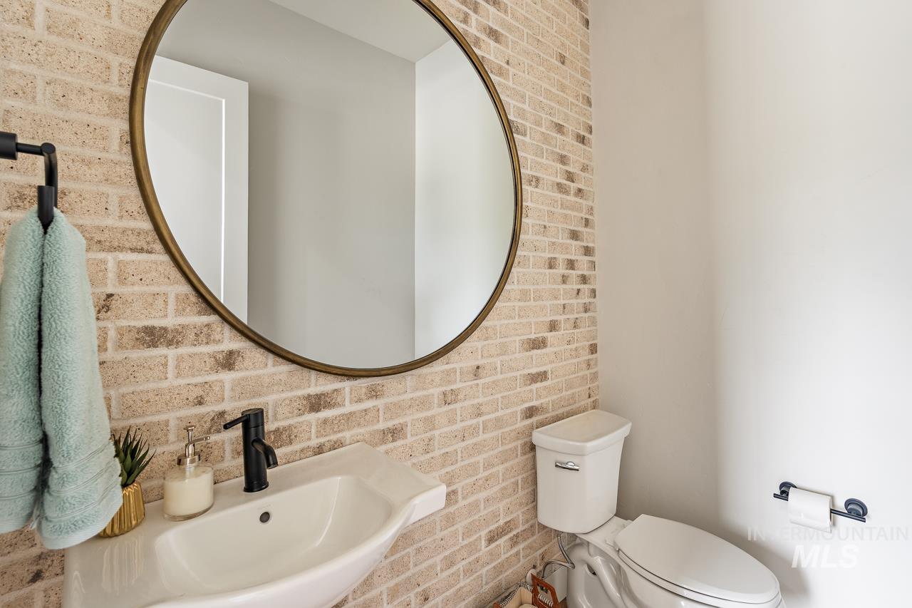 2550 W Iron Coop Street, Eagle, Idaho 83616, 3 Bedrooms, 2.5 Bathrooms, Residential For Sale, Price $650,000,MLS 98936302