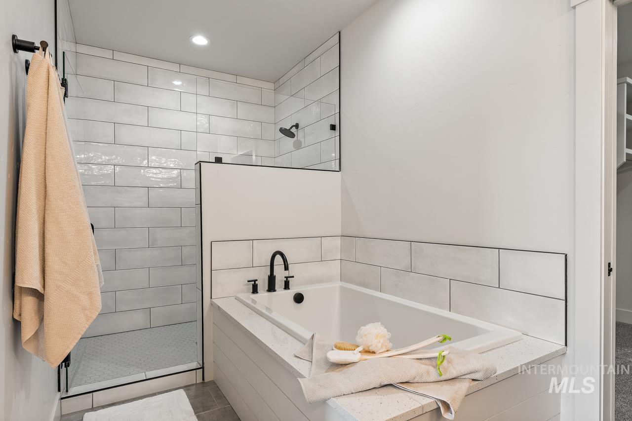 2550 W Iron Coop Street, Eagle, Idaho 83616, 3 Bedrooms, 2.5 Bathrooms, Residential For Sale, Price $650,000,MLS 98936302