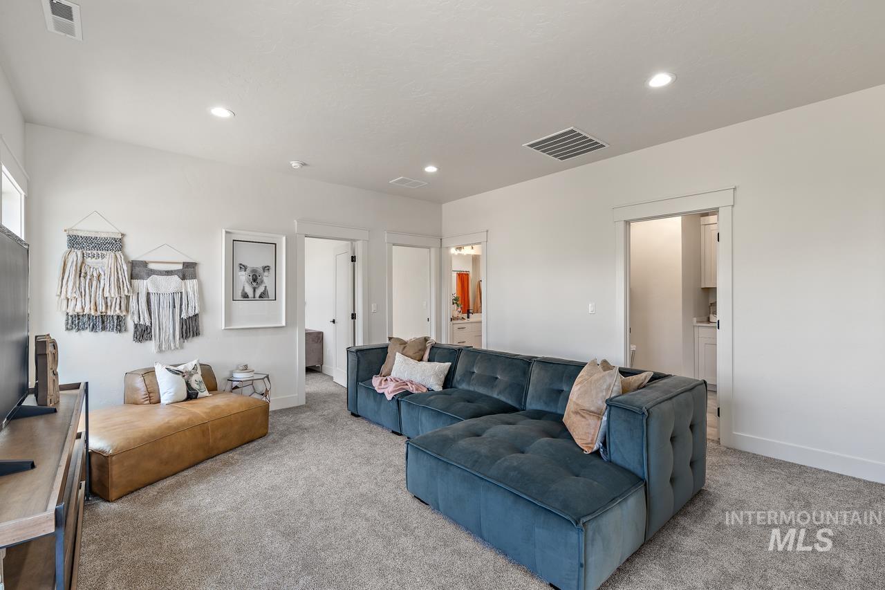 2550 W Iron Coop Street, Eagle, Idaho 83616, 3 Bedrooms, 2.5 Bathrooms, Residential For Sale, Price $650,000,MLS 98936302