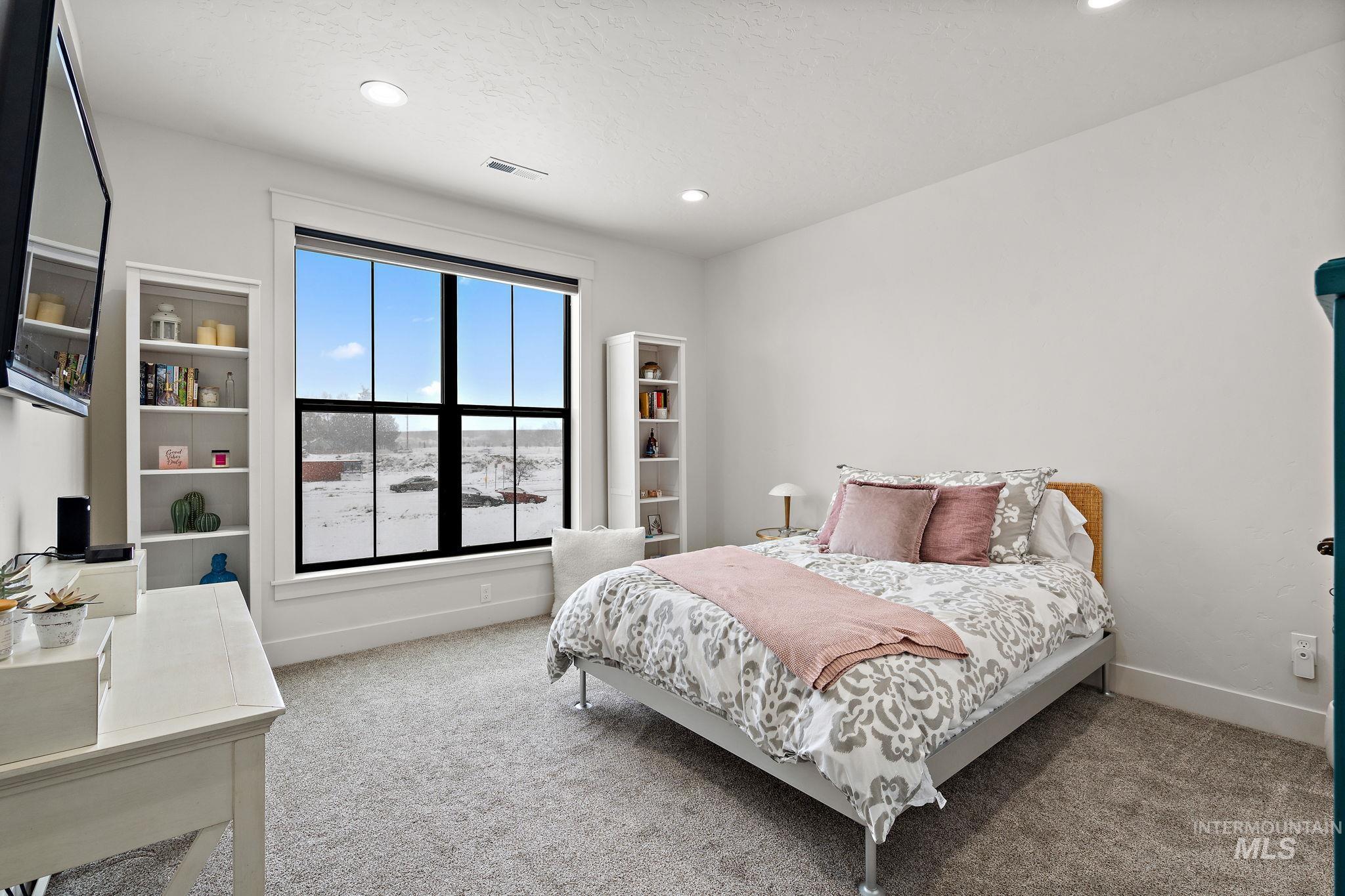 2550 W Iron Coop Street, Eagle, Idaho 83616, 3 Bedrooms, 2.5 Bathrooms, Residential For Sale, Price $650,000,MLS 98936302