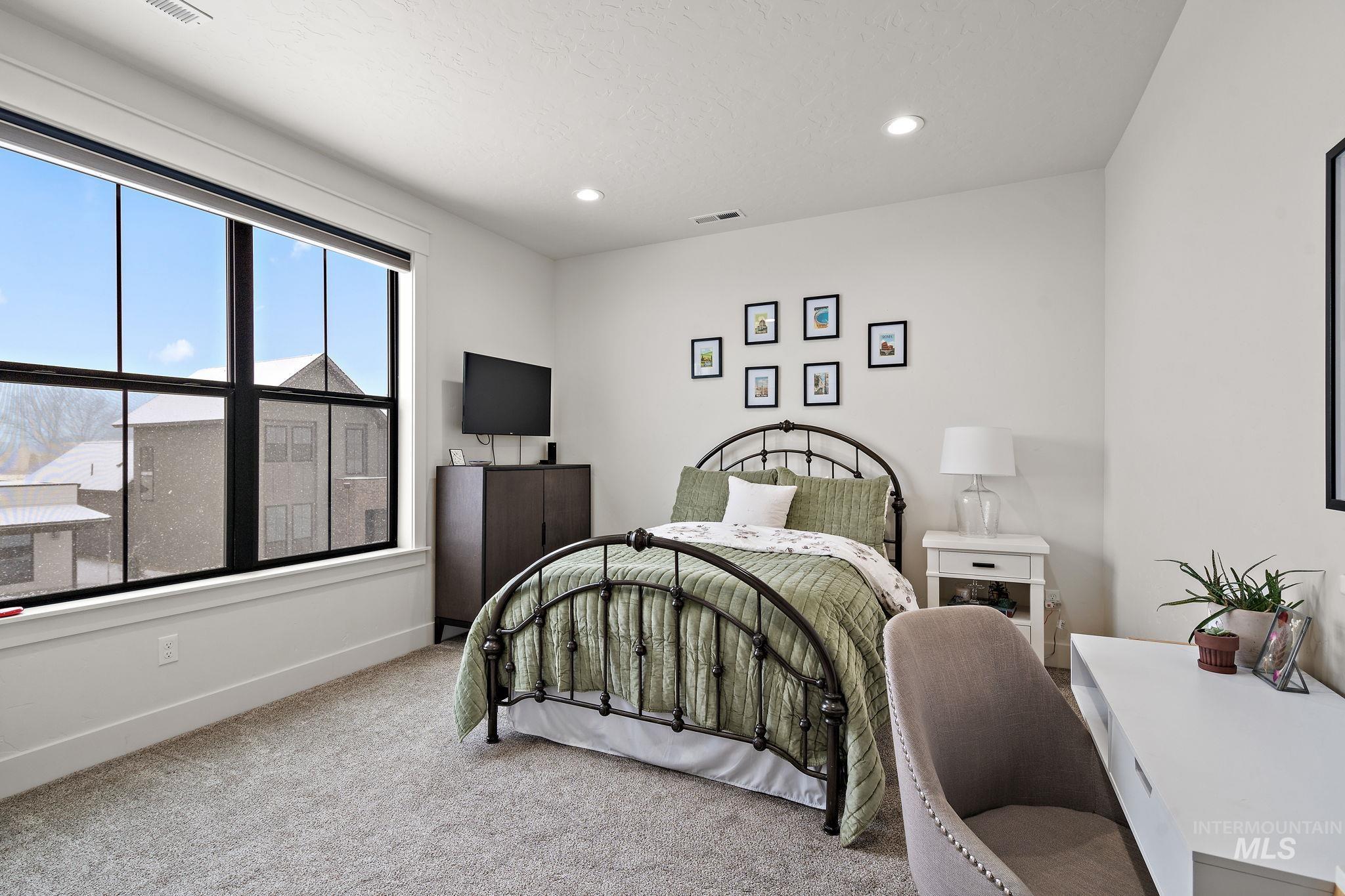 2550 W Iron Coop Street, Eagle, Idaho 83616, 3 Bedrooms, 2.5 Bathrooms, Residential For Sale, Price $650,000,MLS 98936302