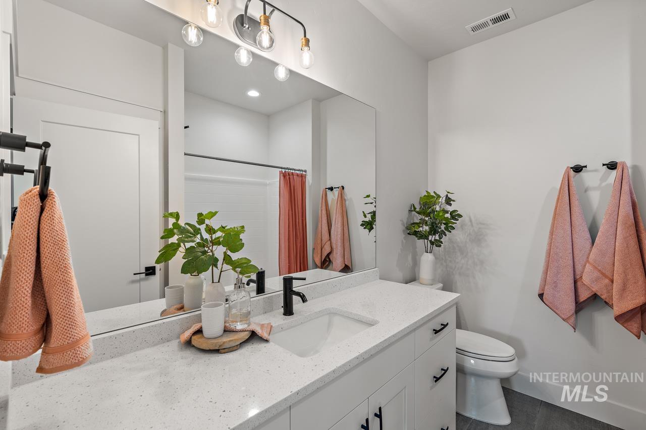 2550 W Iron Coop Street, Eagle, Idaho 83616, 3 Bedrooms, 2.5 Bathrooms, Residential For Sale, Price $650,000,MLS 98936302