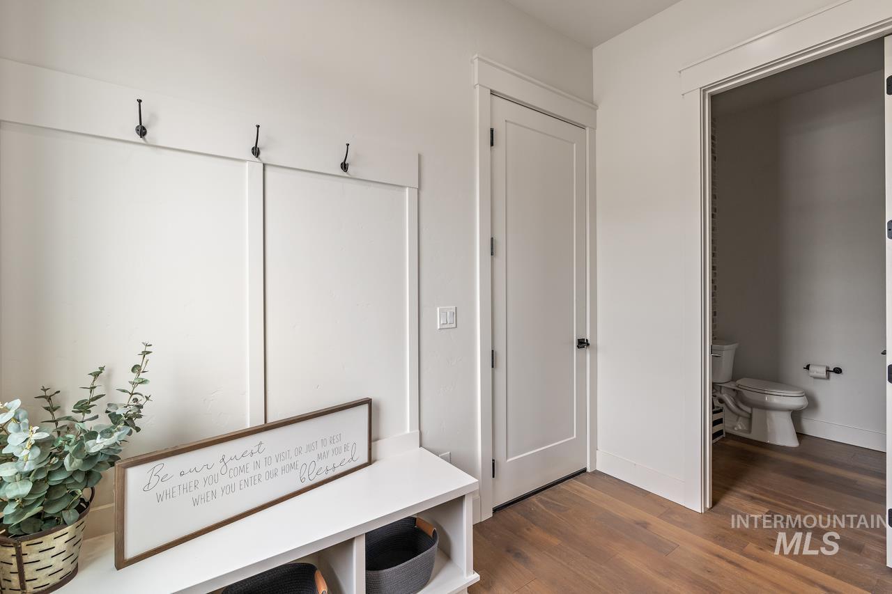 2550 W Iron Coop Street, Eagle, Idaho 83616, 3 Bedrooms, 2.5 Bathrooms, Residential For Sale, Price $650,000,MLS 98936302