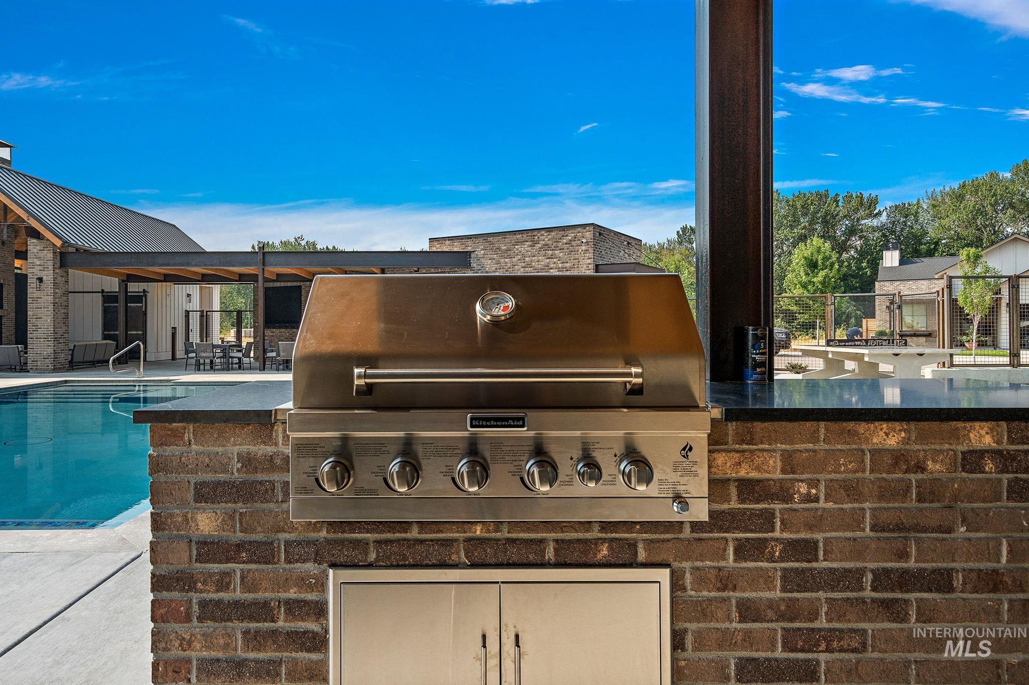 2550 W Iron Coop Street, Eagle, Idaho 83616, 3 Bedrooms, 2.5 Bathrooms, Residential For Sale, Price $650,000,MLS 98936302