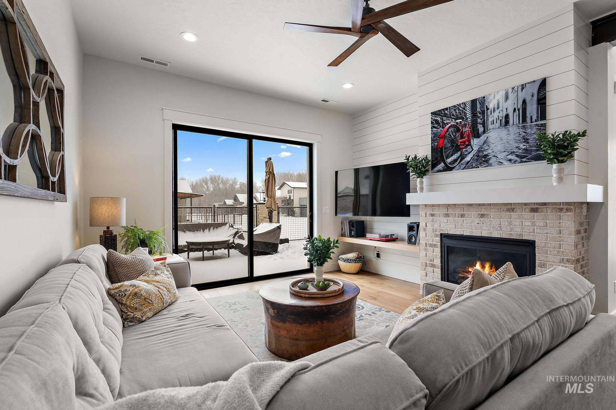 2550 W Iron Coop Street, Eagle, Idaho 83616, 3 Bedrooms, 2.5 Bathrooms, Residential For Sale, Price $650,000,MLS 98936302