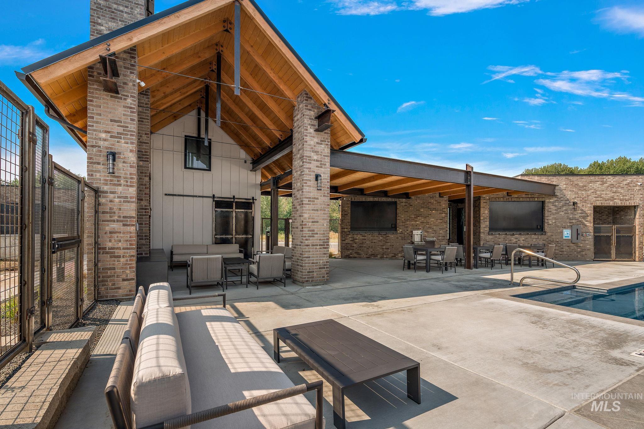 2550 W Iron Coop Street, Eagle, Idaho 83616, 3 Bedrooms, 2.5 Bathrooms, Residential For Sale, Price $650,000,MLS 98936302