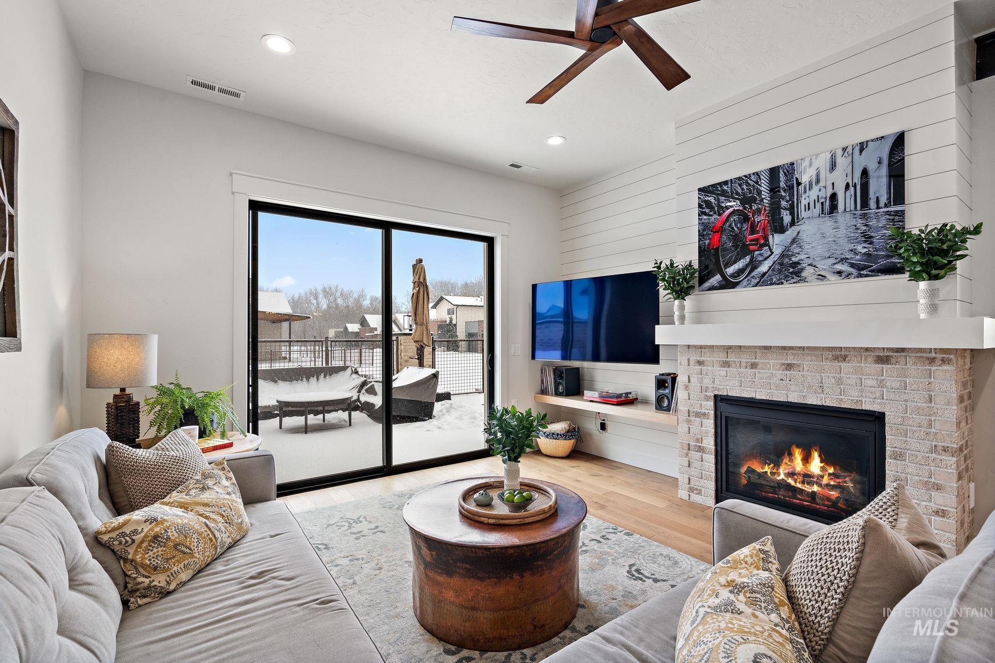 2550 W Iron Coop Street, Eagle, Idaho 83616, 3 Bedrooms, 2.5 Bathrooms, Residential For Sale, Price $650,000,MLS 98936302