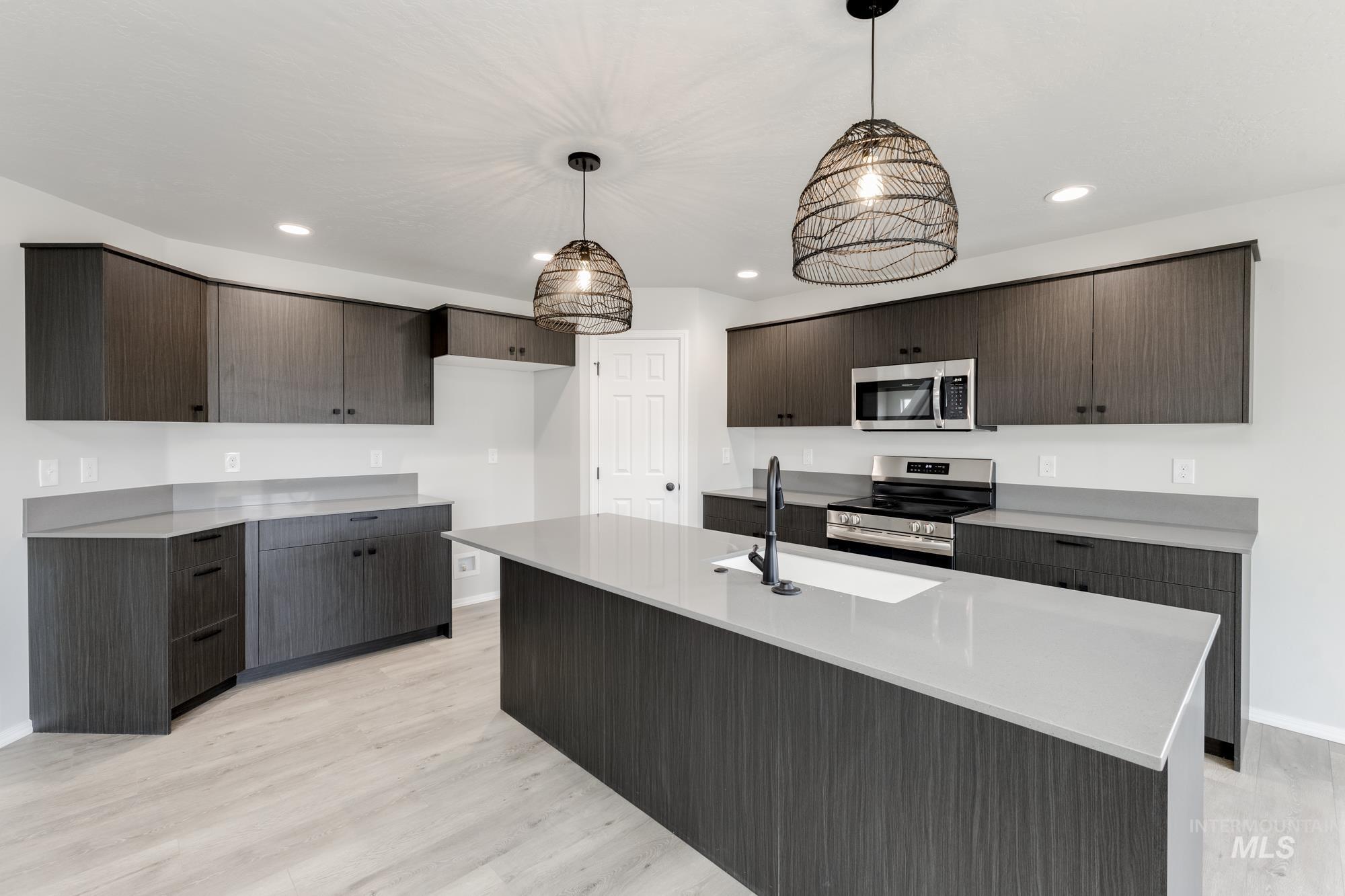 16860 Dunning Way, Caldwell, Idaho 83607, 4 Bedrooms, 3 Bathrooms, Residential For Sale, Price $519,990,MLS 98936935