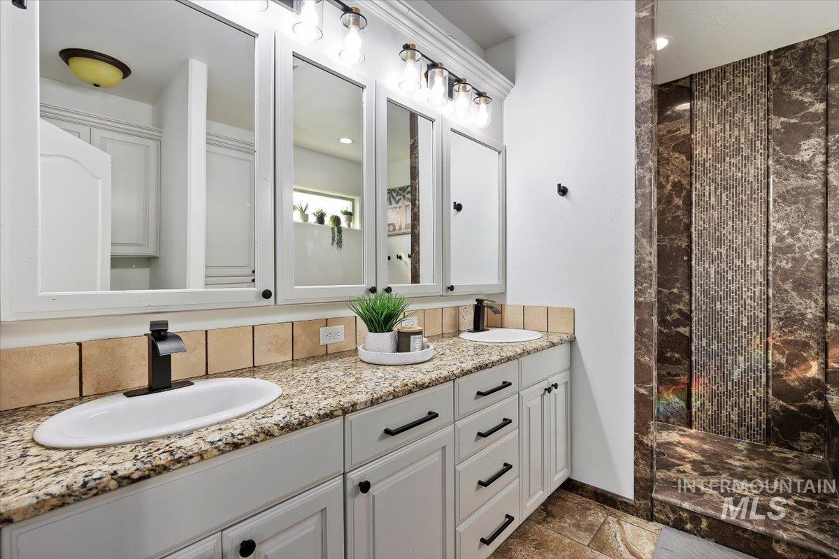 565 Clearwater Way, Heyburn, Idaho 83336, 5 Bedrooms, 3 Bathrooms, Residential For Sale, Price $670,000,MLS 98936984