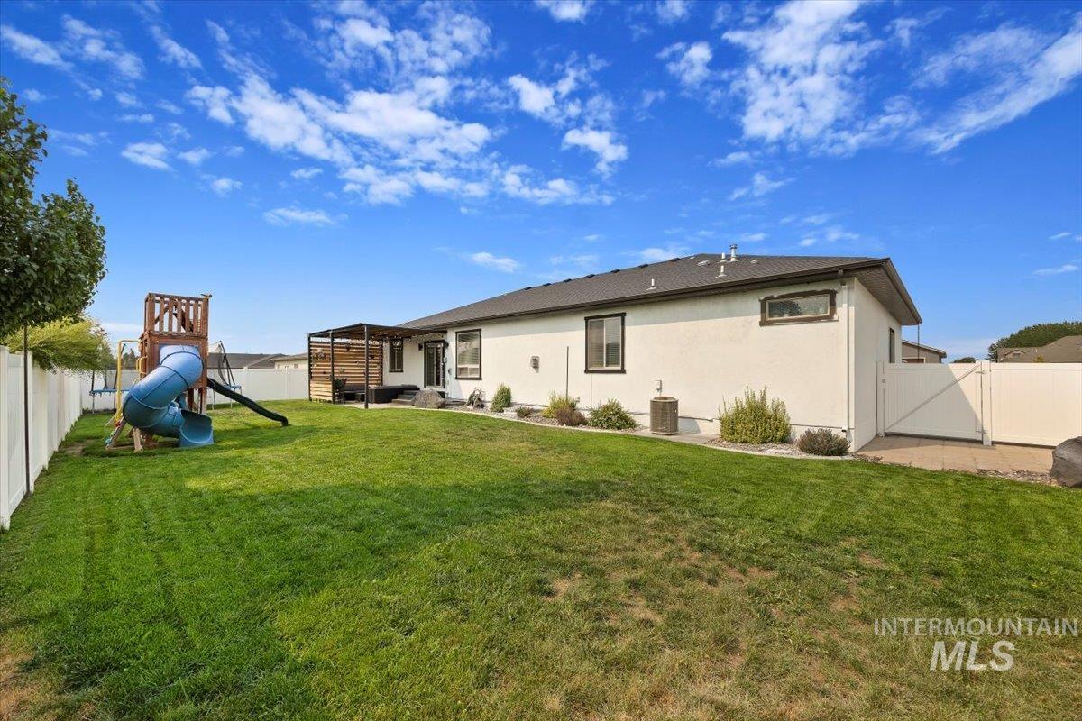 565 Clearwater Way, Heyburn, Idaho 83336, 5 Bedrooms, 3 Bathrooms, Residential For Sale, Price $670,000,MLS 98936984