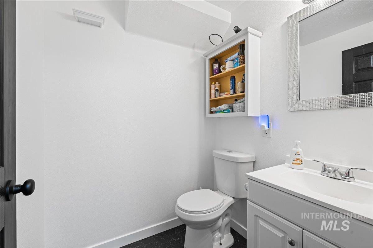 1621 S Woodland Dr, Nampa, Idaho 83686, 3 Bedrooms, 2.5 Bathrooms, Residential For Sale, Price $379,900,MLS 98937741