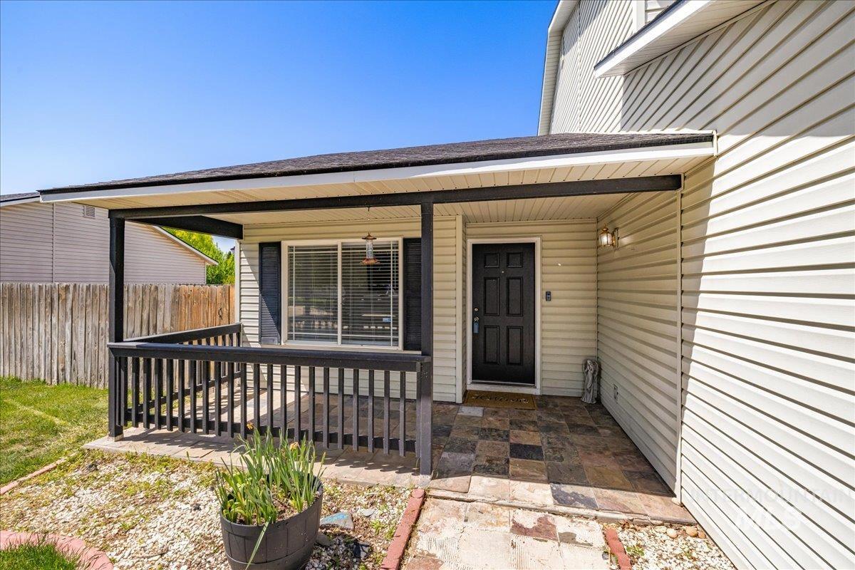 1621 S Woodland Dr, Nampa, Idaho 83686, 3 Bedrooms, 2.5 Bathrooms, Residential For Sale, Price $379,900,MLS 98937741