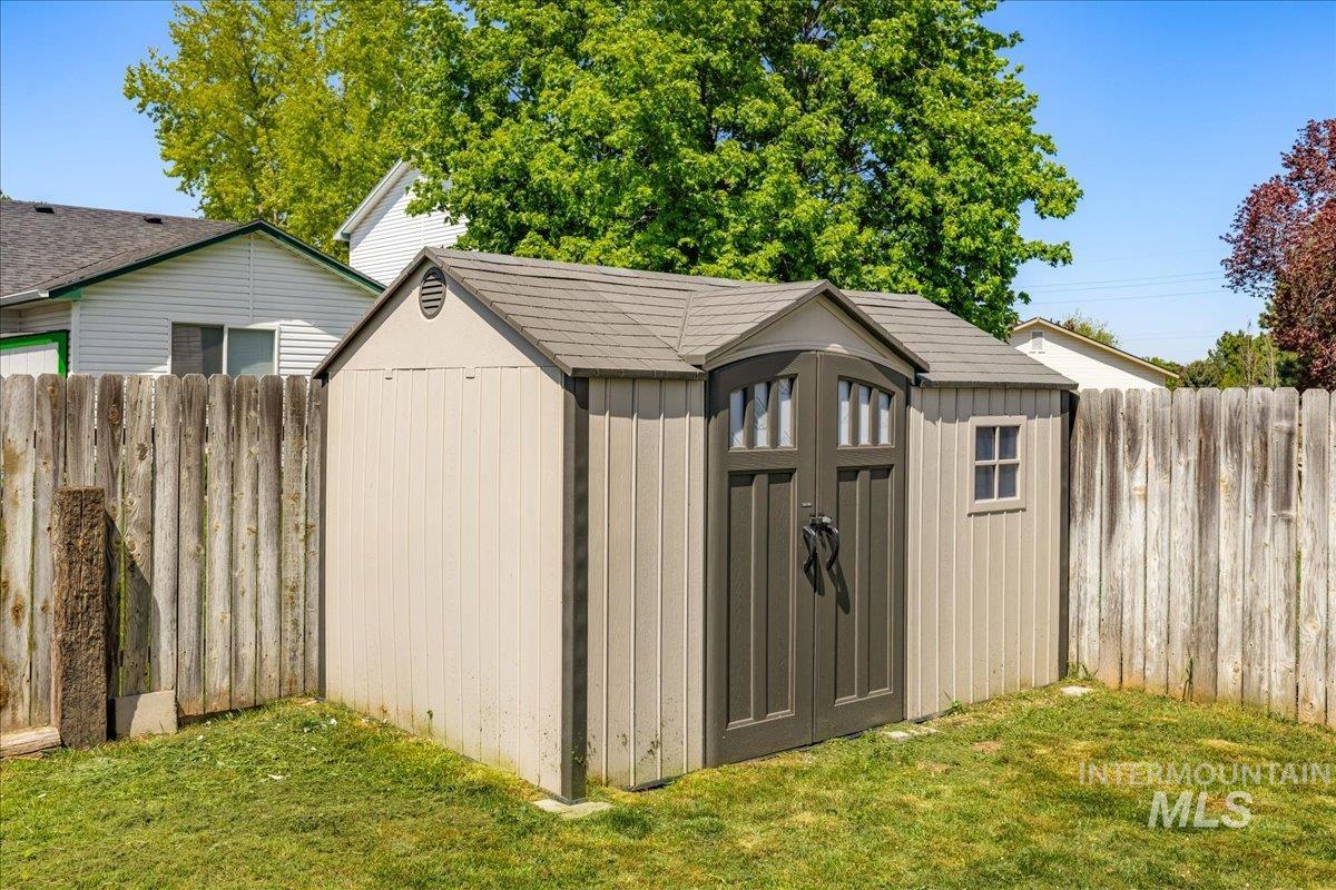 1621 S Woodland Dr, Nampa, Idaho 83686, 3 Bedrooms, 2.5 Bathrooms, Residential For Sale, Price $379,900,MLS 98937741