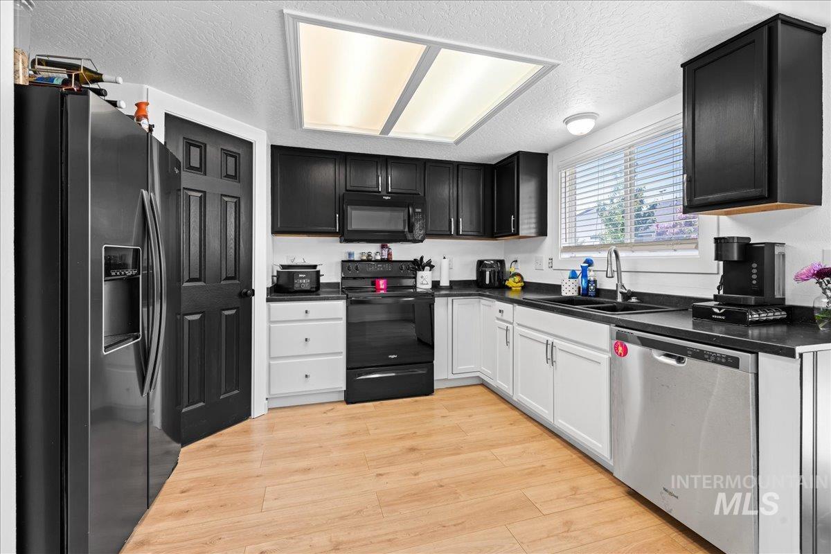 1621 S Woodland Dr, Nampa, Idaho 83686, 3 Bedrooms, 2.5 Bathrooms, Residential For Sale, Price $379,900,MLS 98937741