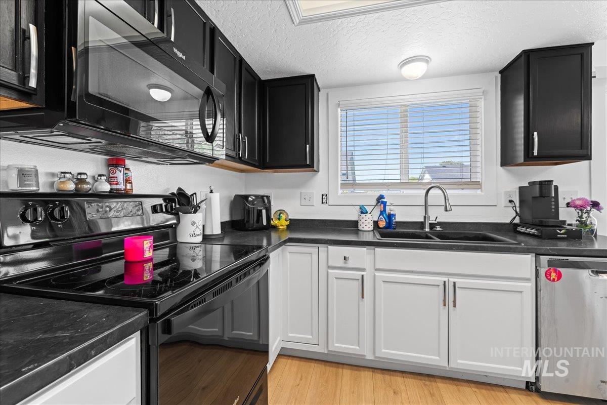 1621 S Woodland Dr, Nampa, Idaho 83686, 3 Bedrooms, 2.5 Bathrooms, Residential For Sale, Price $379,900,MLS 98937741