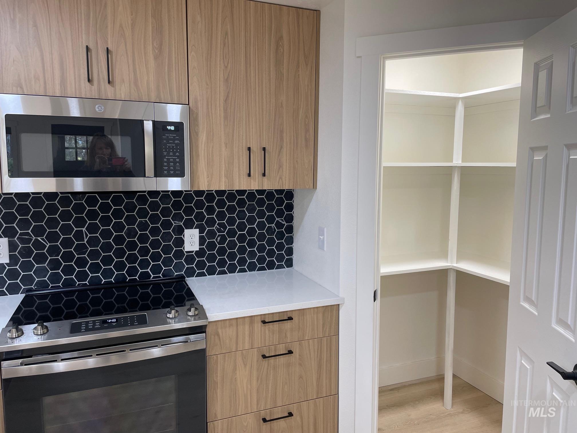 199 Scriver Woods Rd, Garden Valley, Idaho 83622, 3 Bedrooms, 3 Bathrooms, Residential For Sale, Price $499,999,MLS 98937776