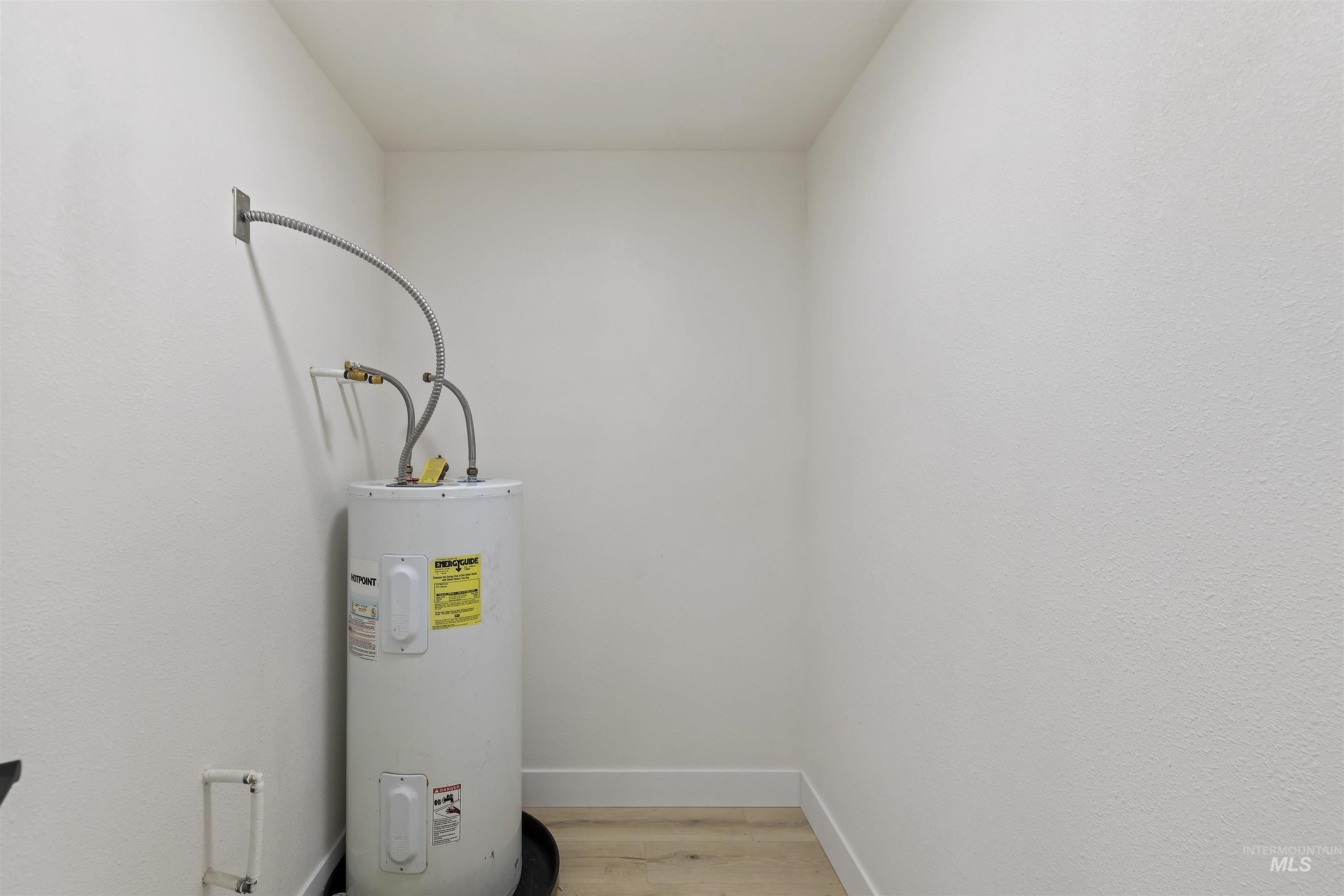 199 Scriver Woods Rd, Garden Valley, Idaho 83622, 3 Bedrooms, 3 Bathrooms, Residential For Sale, Price $499,999,MLS 98937776