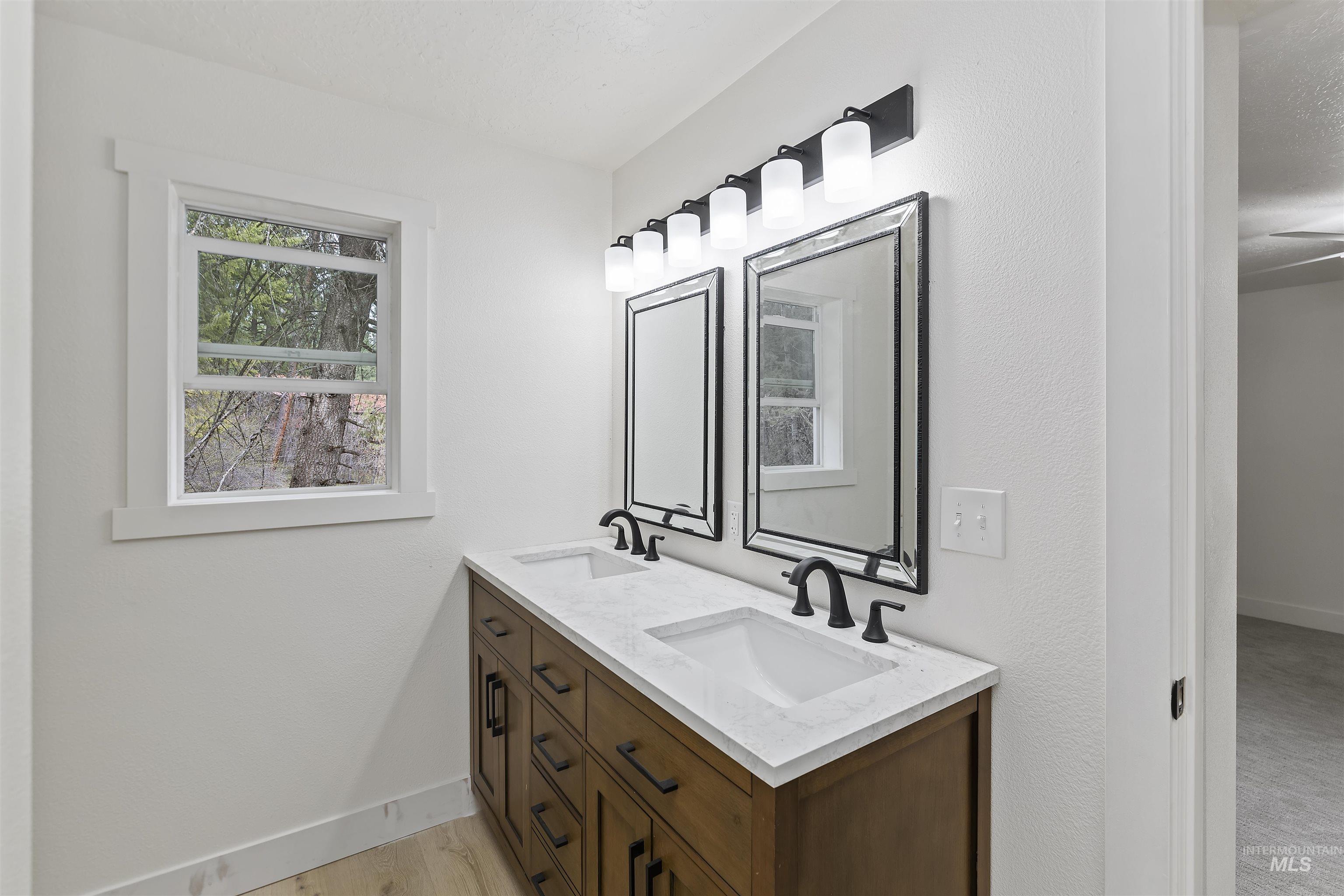 199 Scriver Woods Rd, Garden Valley, Idaho 83622, 3 Bedrooms, 3 Bathrooms, Residential For Sale, Price $499,999,MLS 98937776