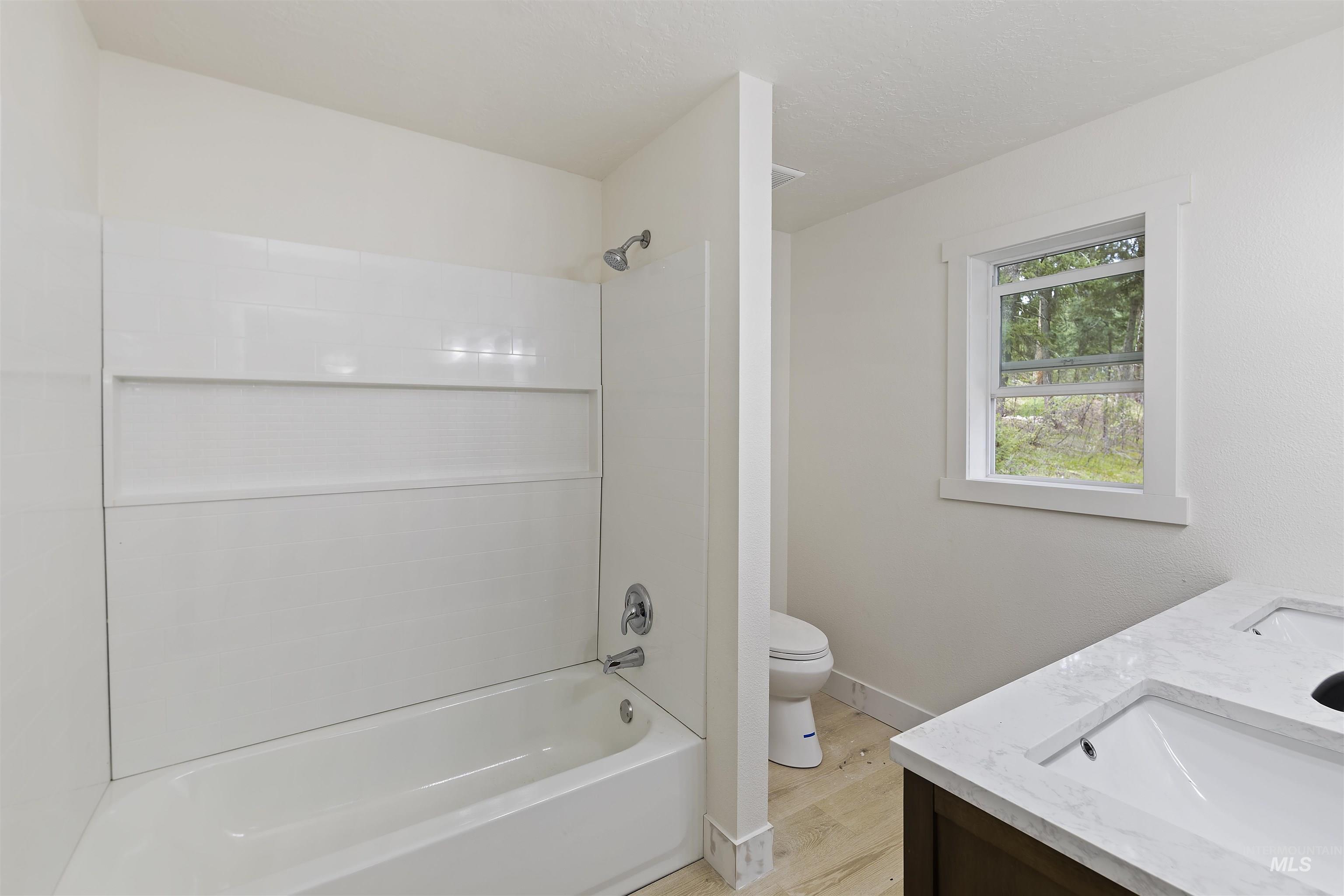 199 Scriver Woods Rd, Garden Valley, Idaho 83622, 3 Bedrooms, 3 Bathrooms, Residential For Sale, Price $499,999,MLS 98937776