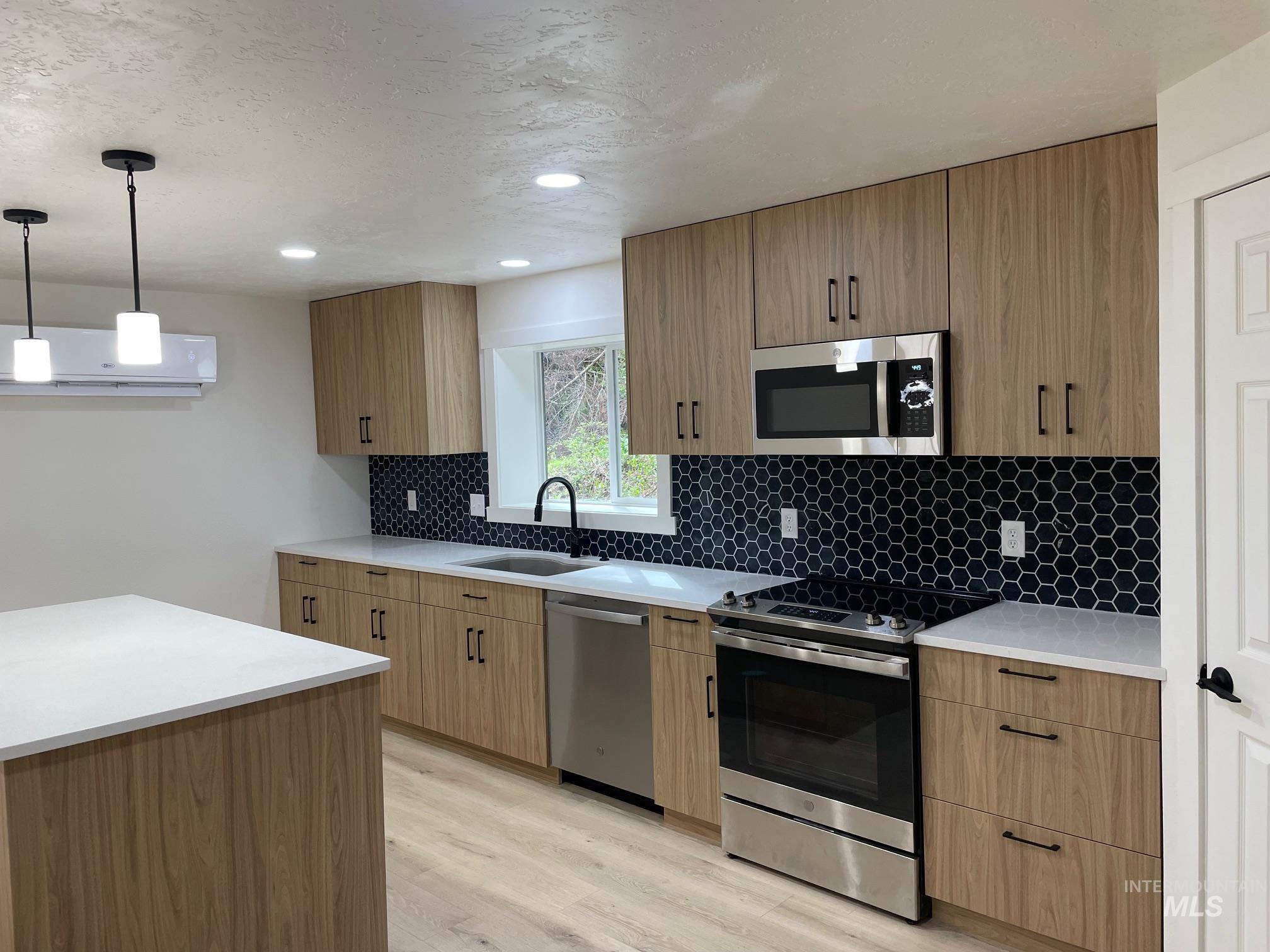 199 Scriver Woods Rd, Garden Valley, Idaho 83622, 3 Bedrooms, 3 Bathrooms, Residential For Sale, Price $499,999,MLS 98937776