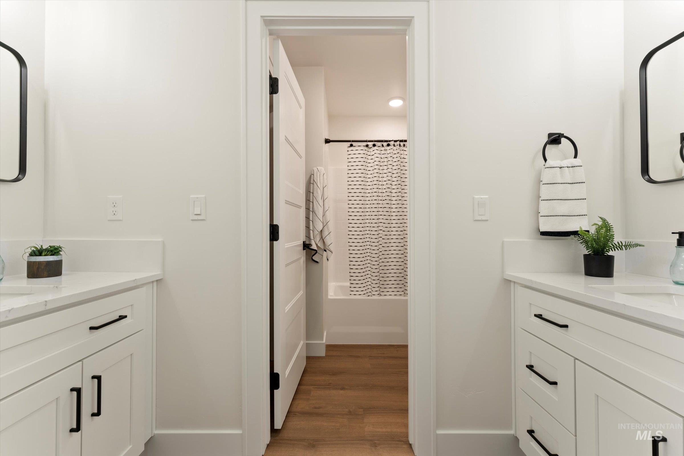 7125 W Ustick Rd, Boise, Idaho 83704, 6 Bedrooms, 4.5 Bathrooms, Residential For Sale, Price $759,000,MLS 98937894