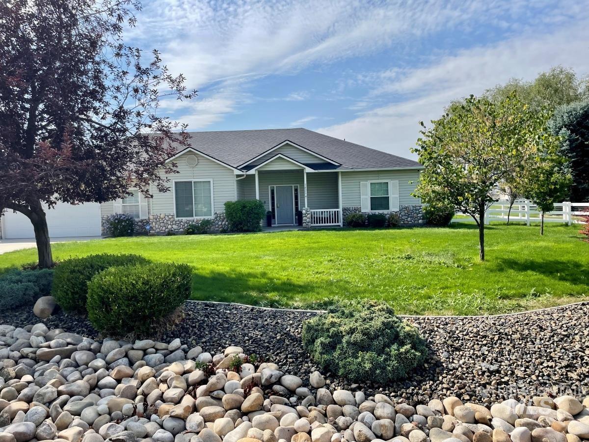7825 S Chisum Way, Meridian, Idaho 83642-7172, 3 Bedrooms, 2 Bathrooms, Residential For Sale, Price $855,000,MLS 98937918