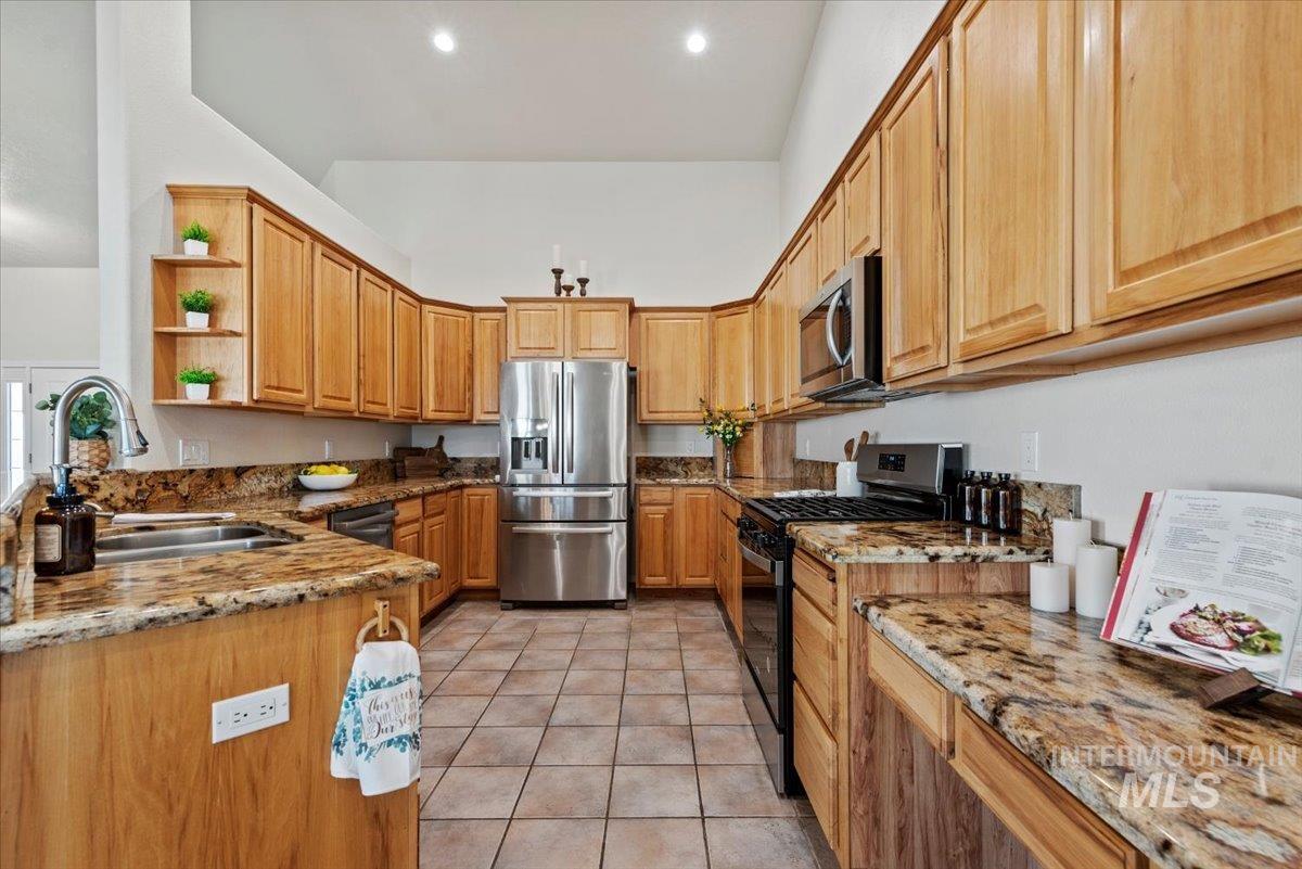 7825 S Chisum Way, Meridian, Idaho 83642-7172, 3 Bedrooms, 2 Bathrooms, Residential For Sale, Price $855,000,MLS 98937918