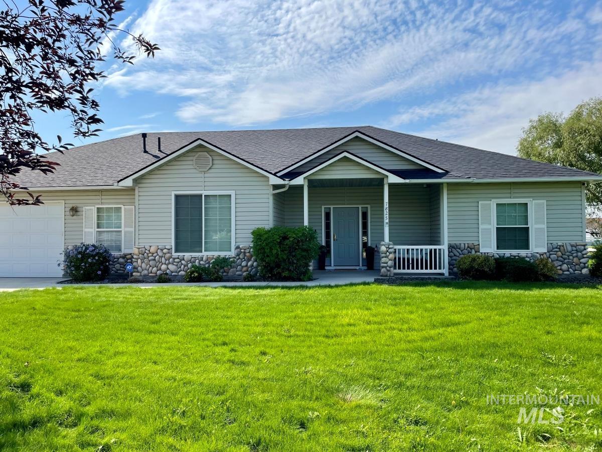7825 S Chisum Way, Meridian, Idaho 83642-7172, 3 Bedrooms, 2 Bathrooms, Residential For Sale, Price $855,000,MLS 98937918