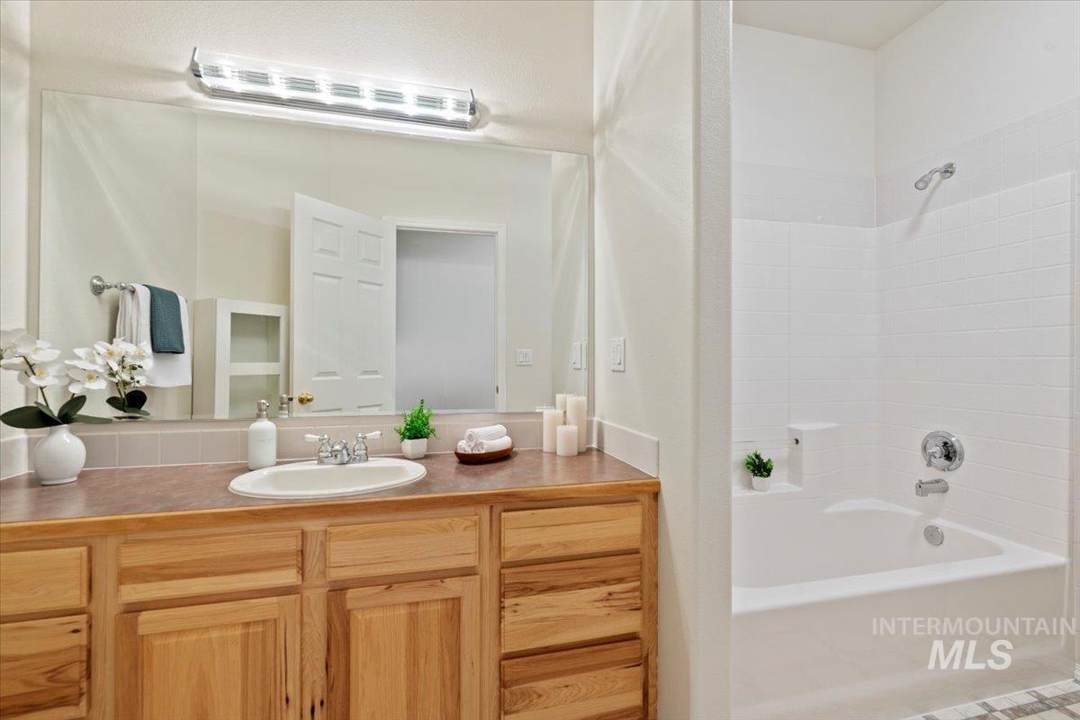 7825 S Chisum Way, Meridian, Idaho 83642-7172, 3 Bedrooms, 2 Bathrooms, Residential For Sale, Price $855,000,MLS 98937918