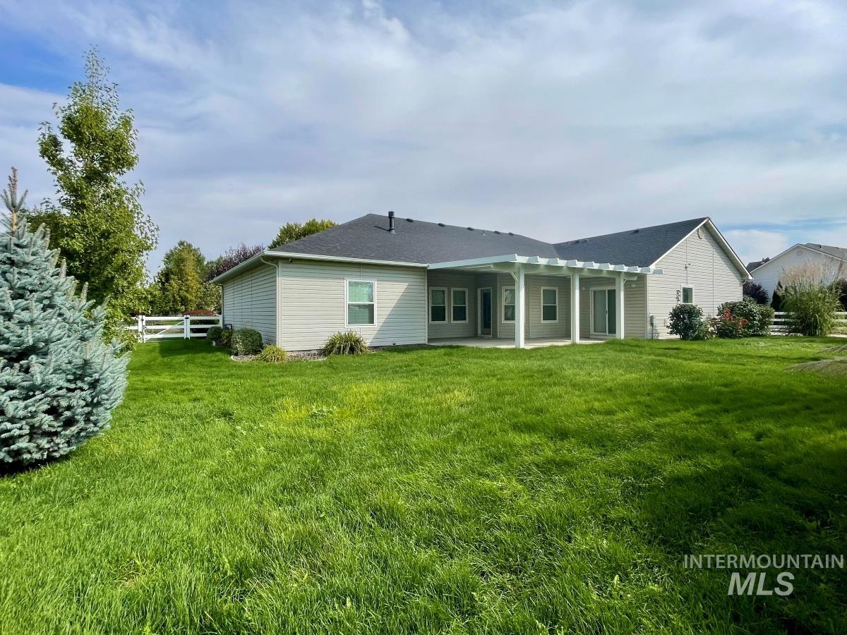 7825 S Chisum Way, Meridian, Idaho 83642-7172, 3 Bedrooms, 2 Bathrooms, Residential For Sale, Price $855,000,MLS 98937918