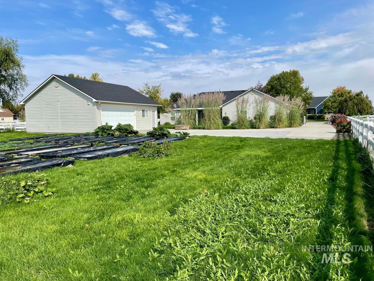 7825 S Chisum Way, Meridian, Idaho 83642-7172, 3 Bedrooms, 2 Bathrooms, Residential For Sale, Price $855,000,MLS 98937918