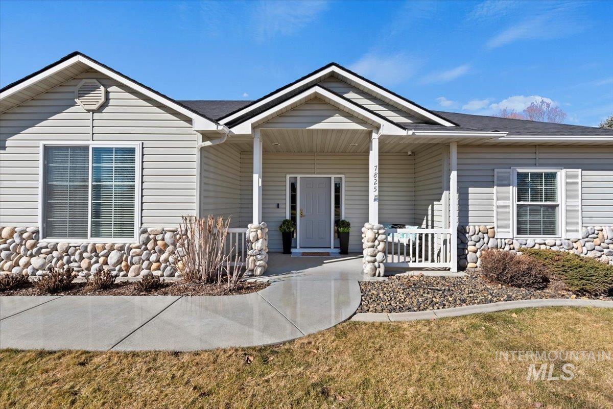 7825 S Chisum Way, Meridian, Idaho 83642-7172, 3 Bedrooms, 2 Bathrooms, Residential For Sale, Price $855,000,MLS 98937918
