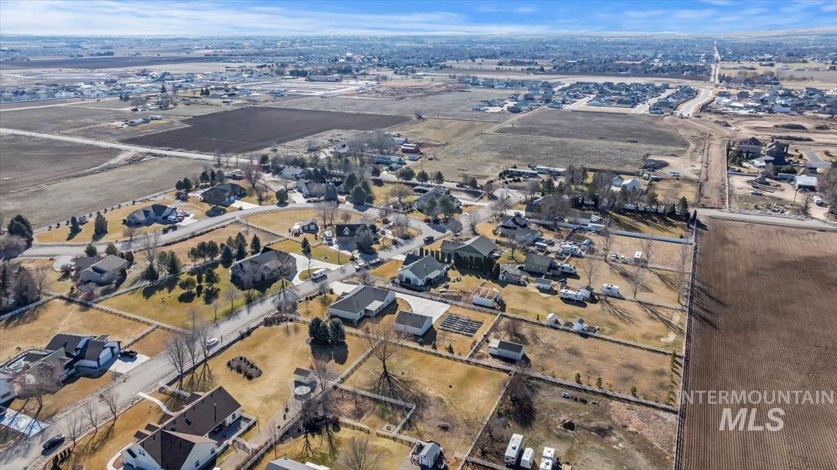 7825 S Chisum Way, Meridian, Idaho 83642-7172, 3 Bedrooms, 2 Bathrooms, Residential For Sale, Price $855,000,MLS 98937918