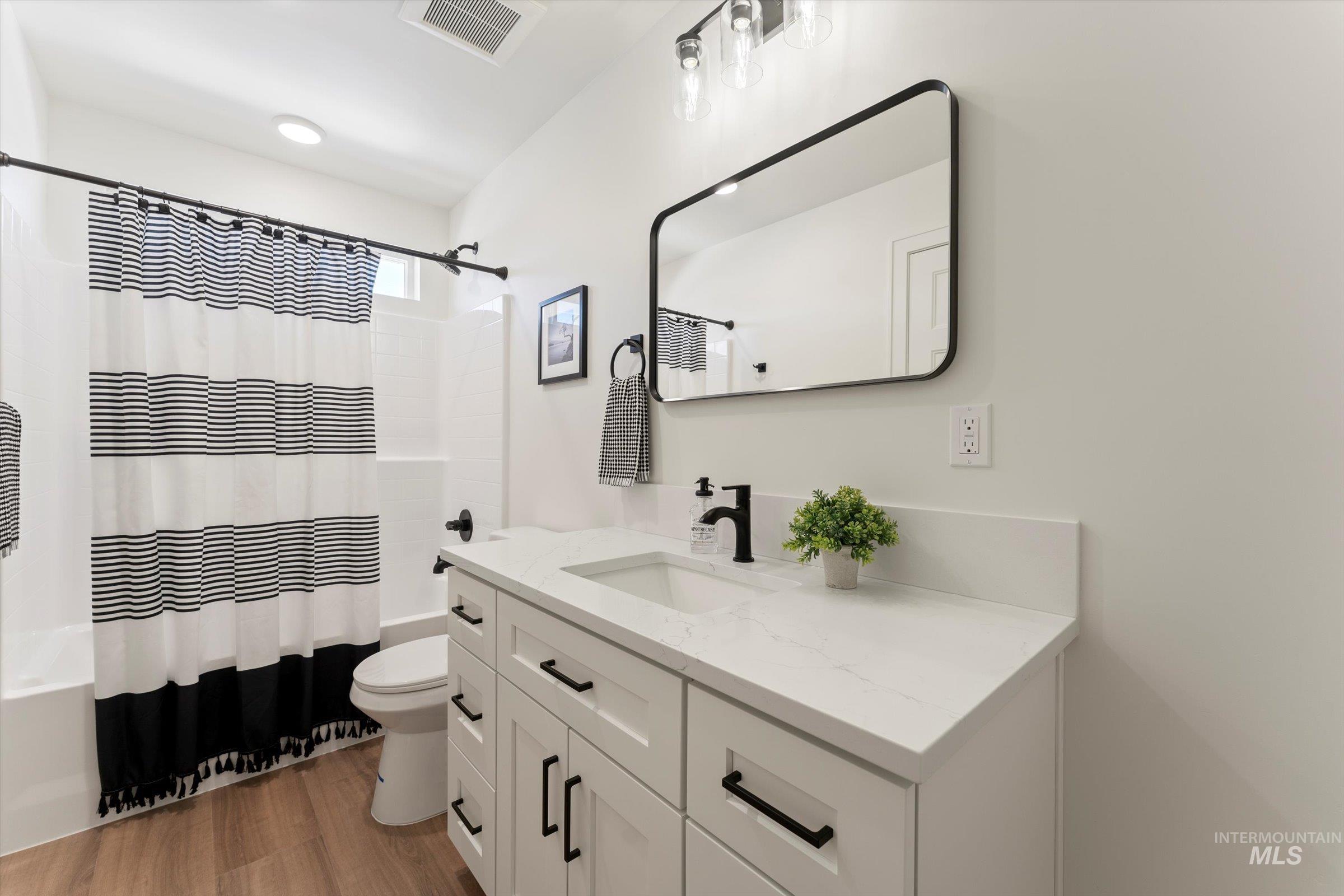 7125 & 7123 W USTICK Rd, Boise, Idaho 83704, 4 Bedrooms, 2.5 Bathrooms, Residential Income For Sale, Price $759,000,MLS 98937948