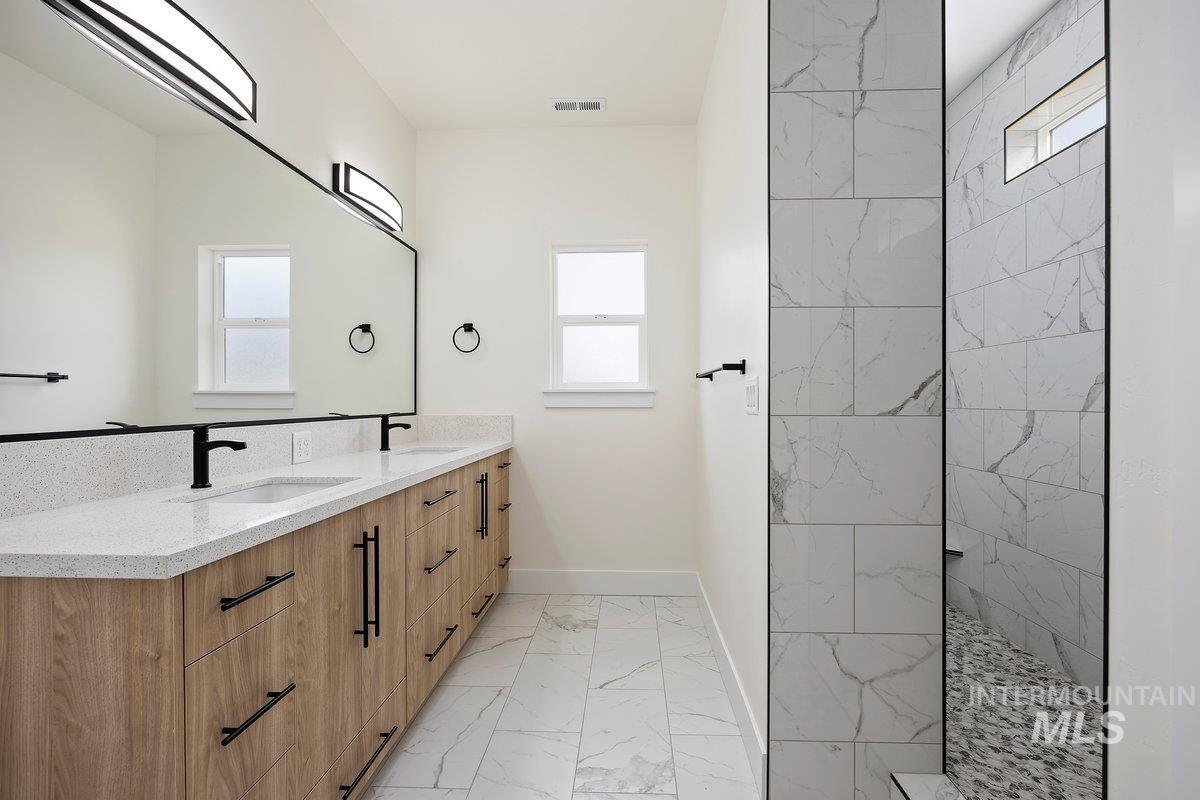 1516 Tule Dr., Twin Falls, Idaho 83301, 4 Bedrooms, 2.5 Bathrooms, Residential For Sale, Price $529,999, 98938108