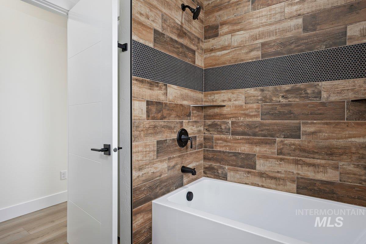 1516 Tule Dr., Twin Falls, Idaho 83301, 4 Bedrooms, 2.5 Bathrooms, Residential For Sale, Price $529,999, 98938108