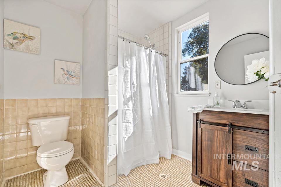 85 W Washington Ave, Cambridge, Idaho 83610, 9 Bedrooms, 2.5 Bathrooms, Residential For Sale, Price $362,000,MLS 98938279