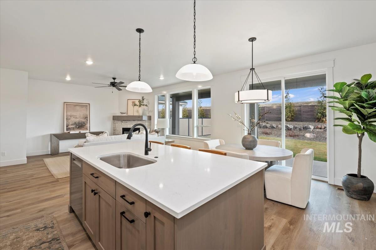 4652 N Alameda Creek Ave, Meridian, Idaho 83646, 3 Bedrooms, 2.5 Bathrooms, Residential For Sale, Price $549,900,MLS 98938770