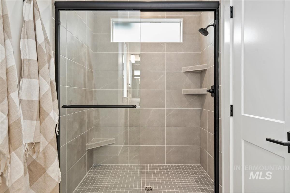 4652 N Alameda Creek Ave, Meridian, Idaho 83646, 3 Bedrooms, 2.5 Bathrooms, Residential For Sale, Price $549,900,MLS 98938770