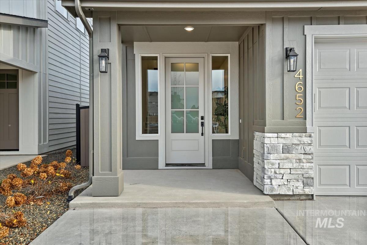 4652 N Alameda Creek Ave, Meridian, Idaho 83646, 3 Bedrooms, 2.5 Bathrooms, Residential For Sale, Price $549,900,MLS 98938770