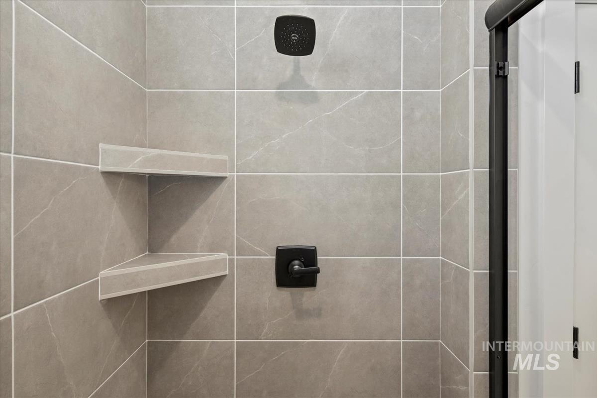 4652 N Alameda Creek Ave, Meridian, Idaho 83646, 3 Bedrooms, 2.5 Bathrooms, Residential For Sale, Price $549,900,MLS 98938770